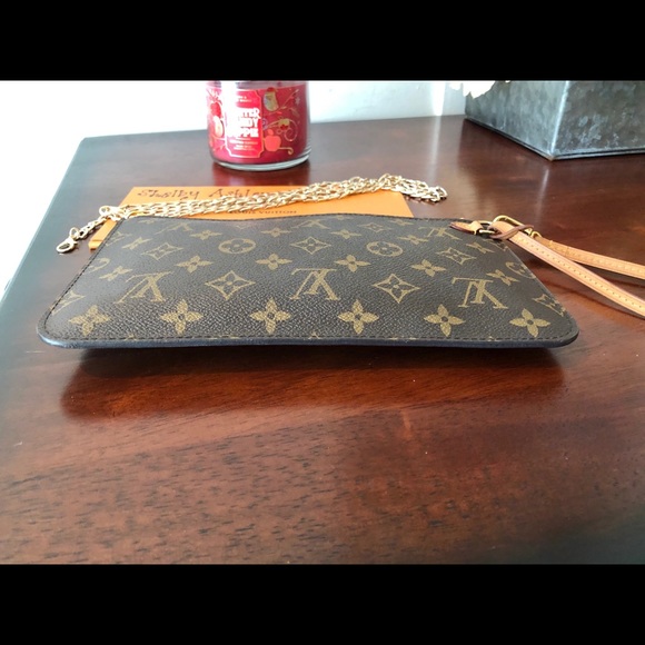 Authentic Louis Vuitton Neverfull Pouch Crossbody - Picture 5 of 12